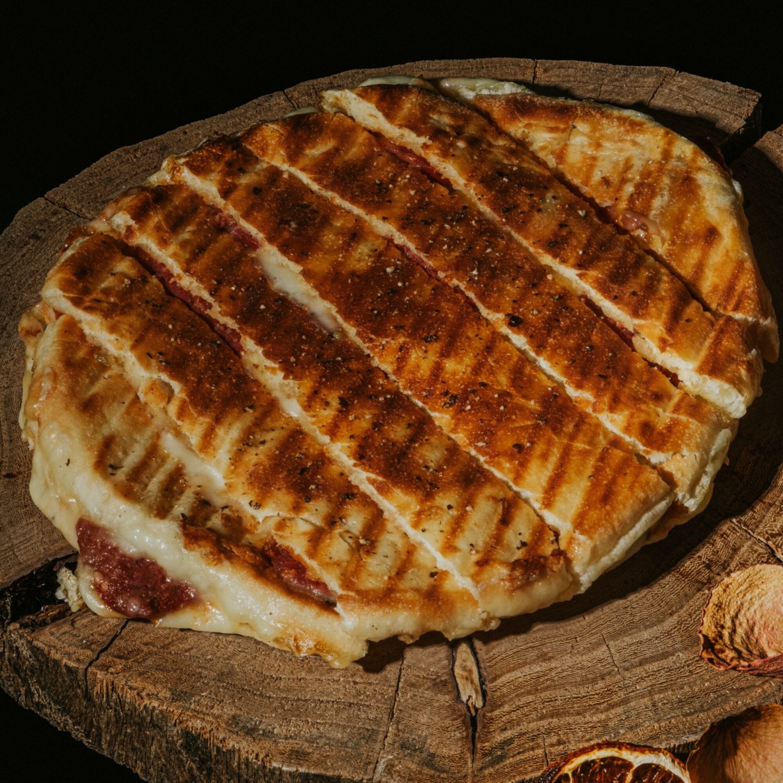 Bazlama Arası Kaşarlı Tost