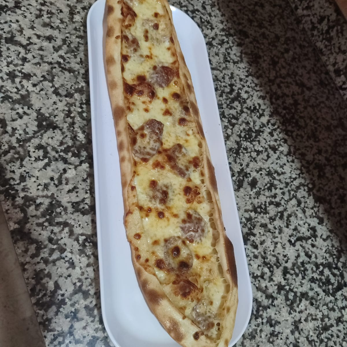 Sucuklu Kaşarlı Pide