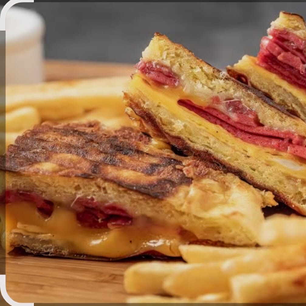 Karışık Bazlama Tost (Sucuk Kaşar)