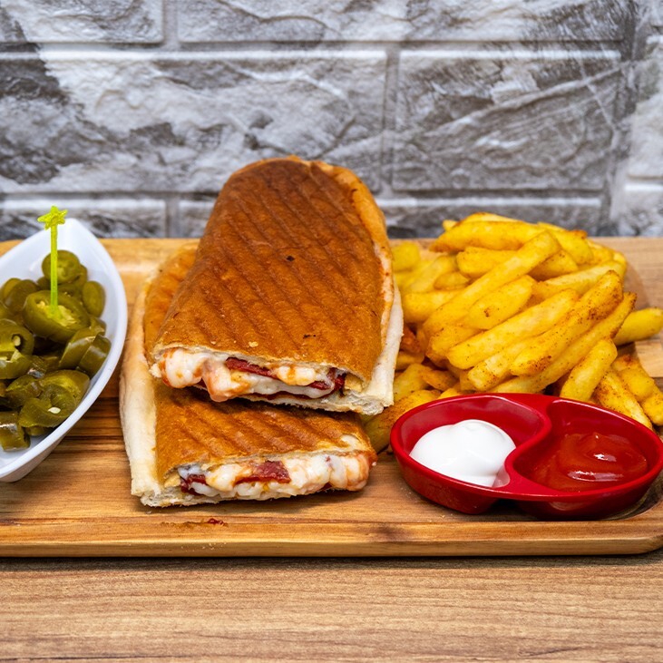 Yumurtalı Sanayi Tost + 330 ml Coca-cola
