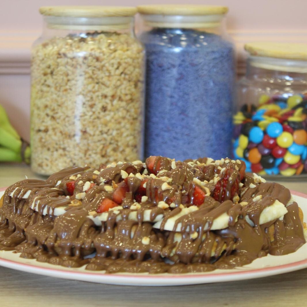 Sütlü Çikolatalı Çilekli Waffle( Bubble Hamur)