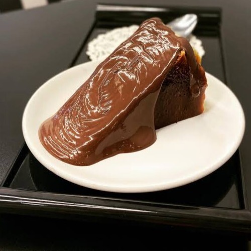 San Sebastian Cheesecake(çikolata sosu ile)