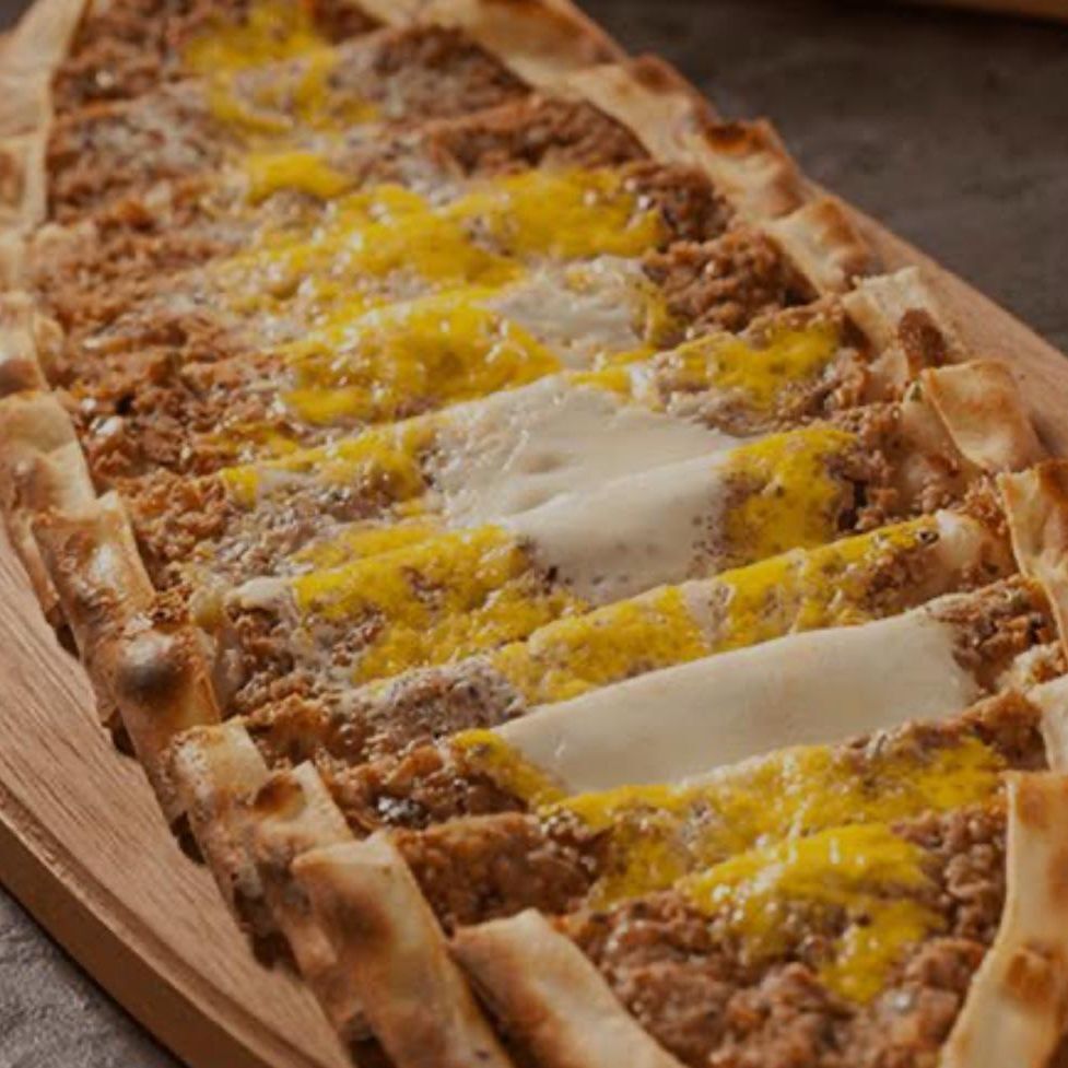 Kıymalı Yumurtalı Pide