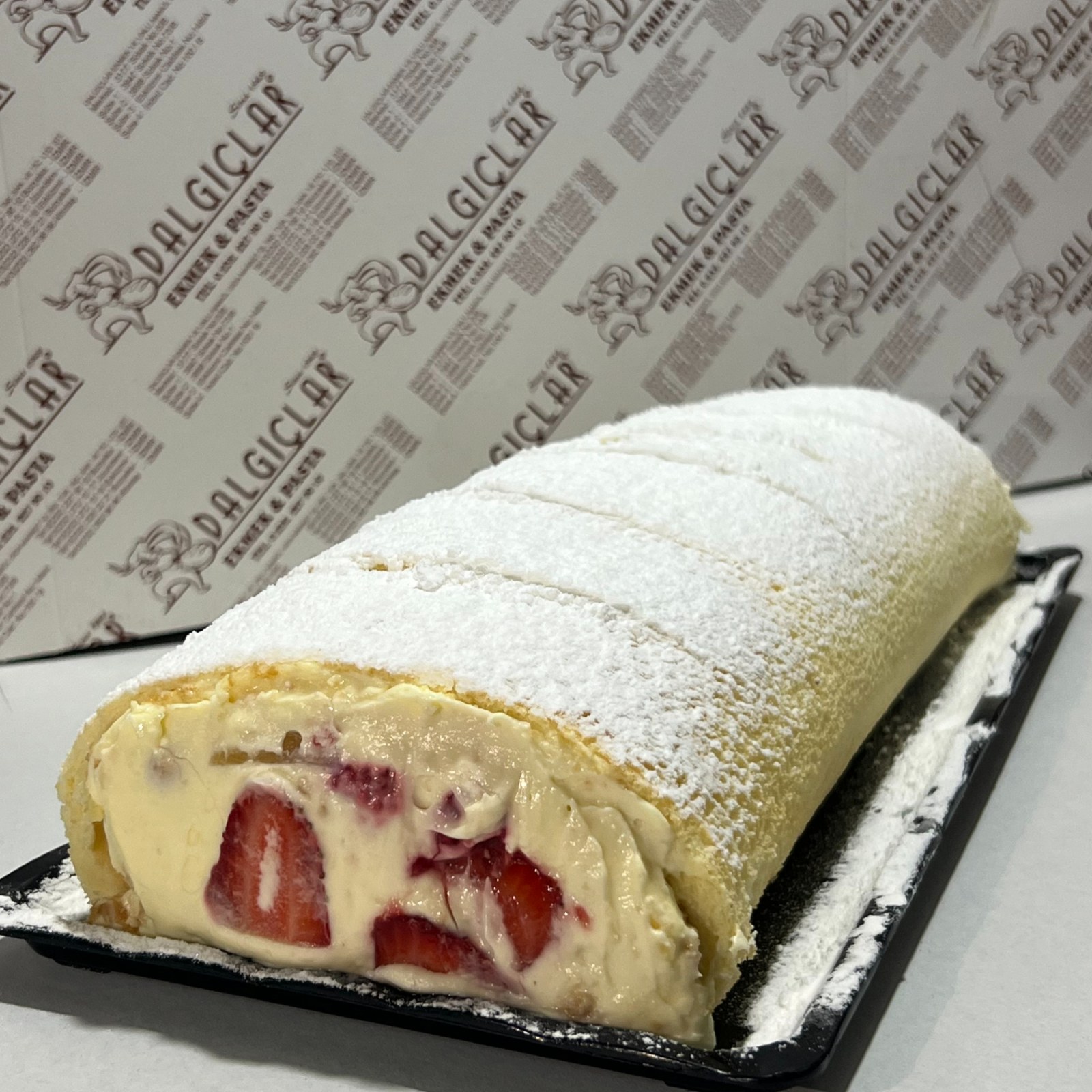 Karışık Meyveli Pavlova