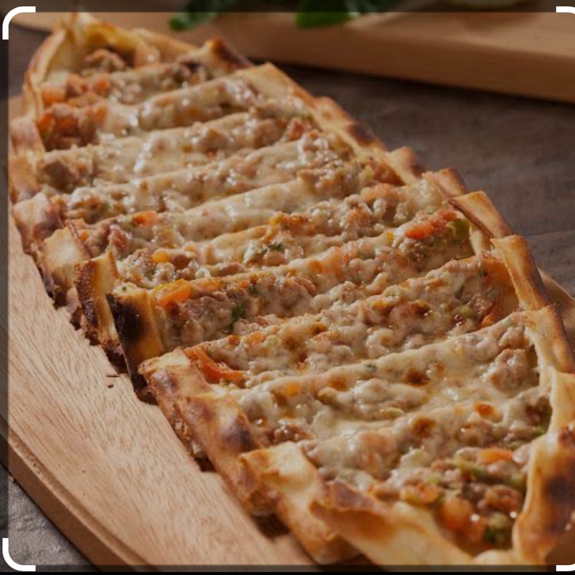 Kuşbaşılı Kaşarlı yeşillik salatası + Coca-Cola ( 33 Cl.)