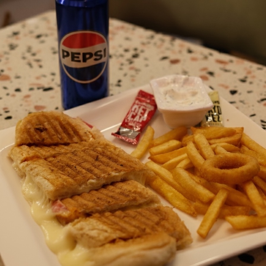 Kaşarlı Tost Menü