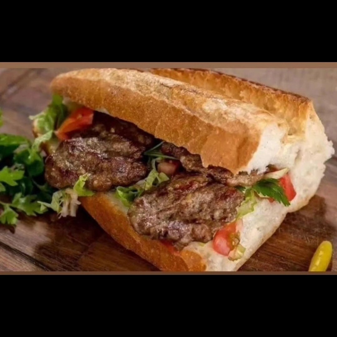 Üç çeyrek köfte ekmek