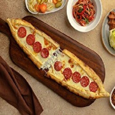 Kaşarlı Sucuklu Pide