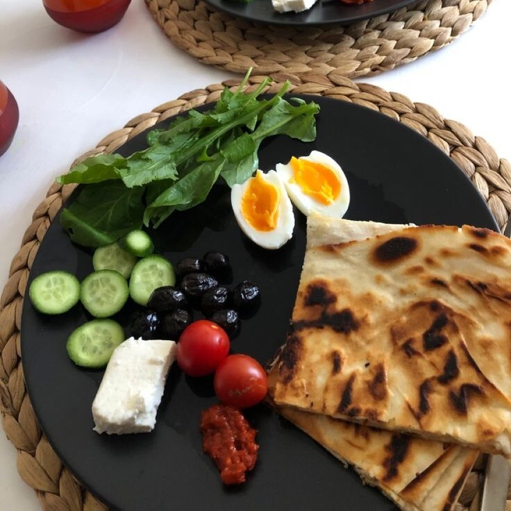 Gözlemeli Kahvaltı Tabağı