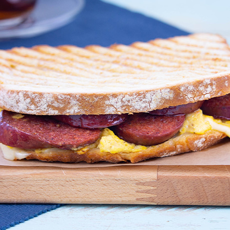 Yumurtalı Dana Sucuklu Atom Tost