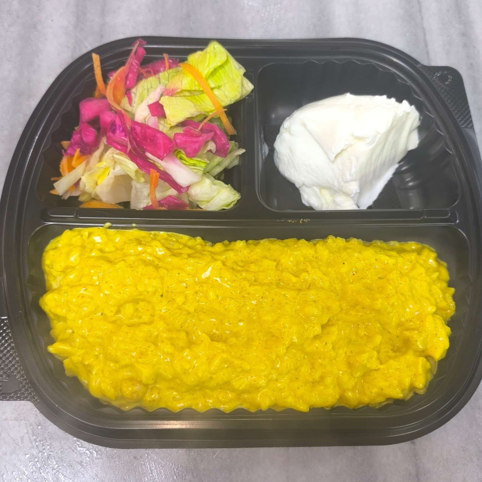 Kremalı Körili Tavuklu Pilav + İçecek