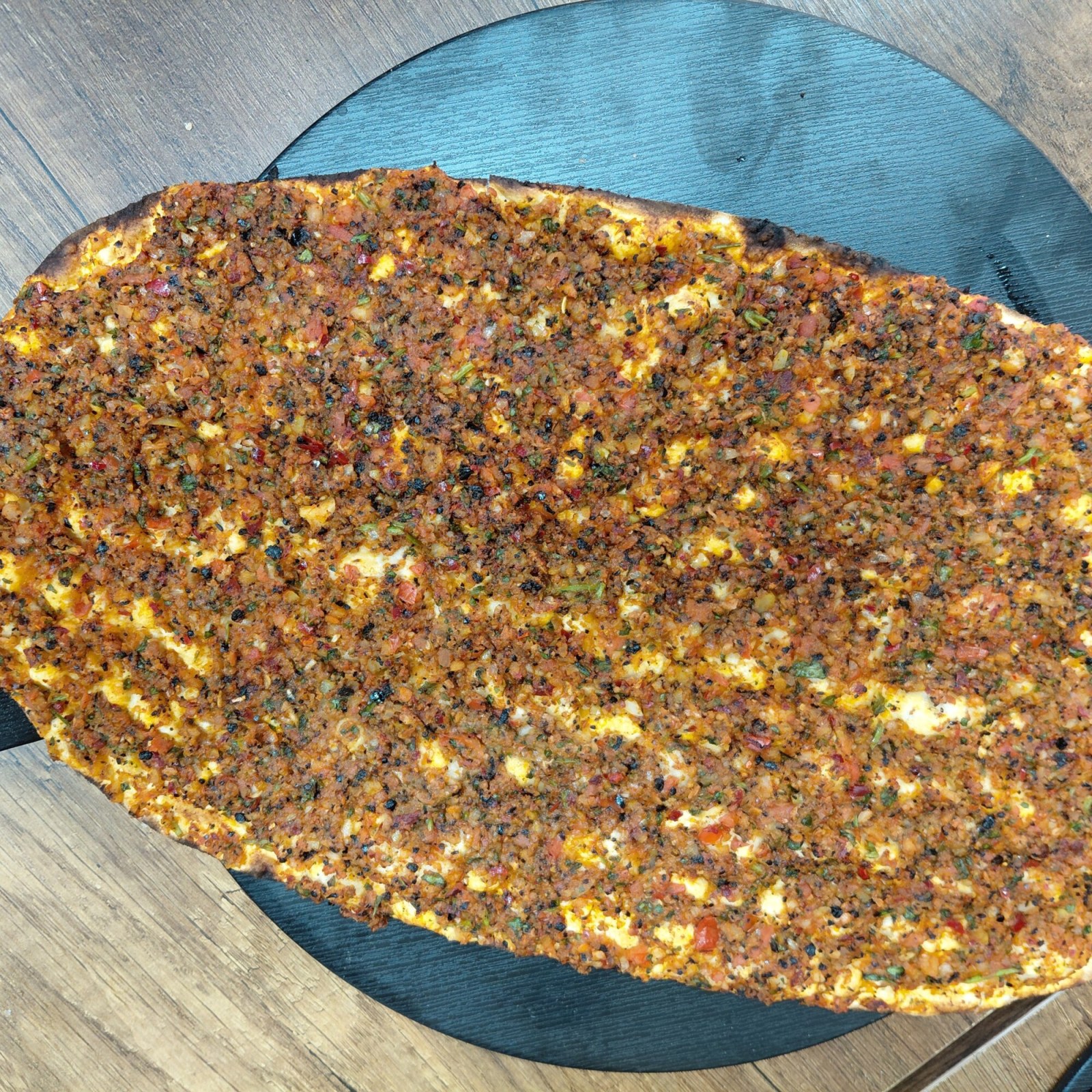 10 lahmacun alan 1 lt cola veya 1 lt ayran salata çiğköfte