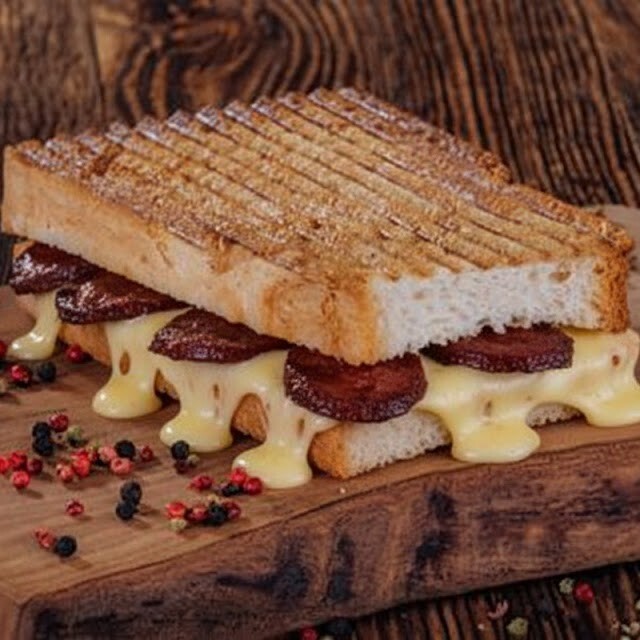 Tava Ekmeğinde Karışık Tost