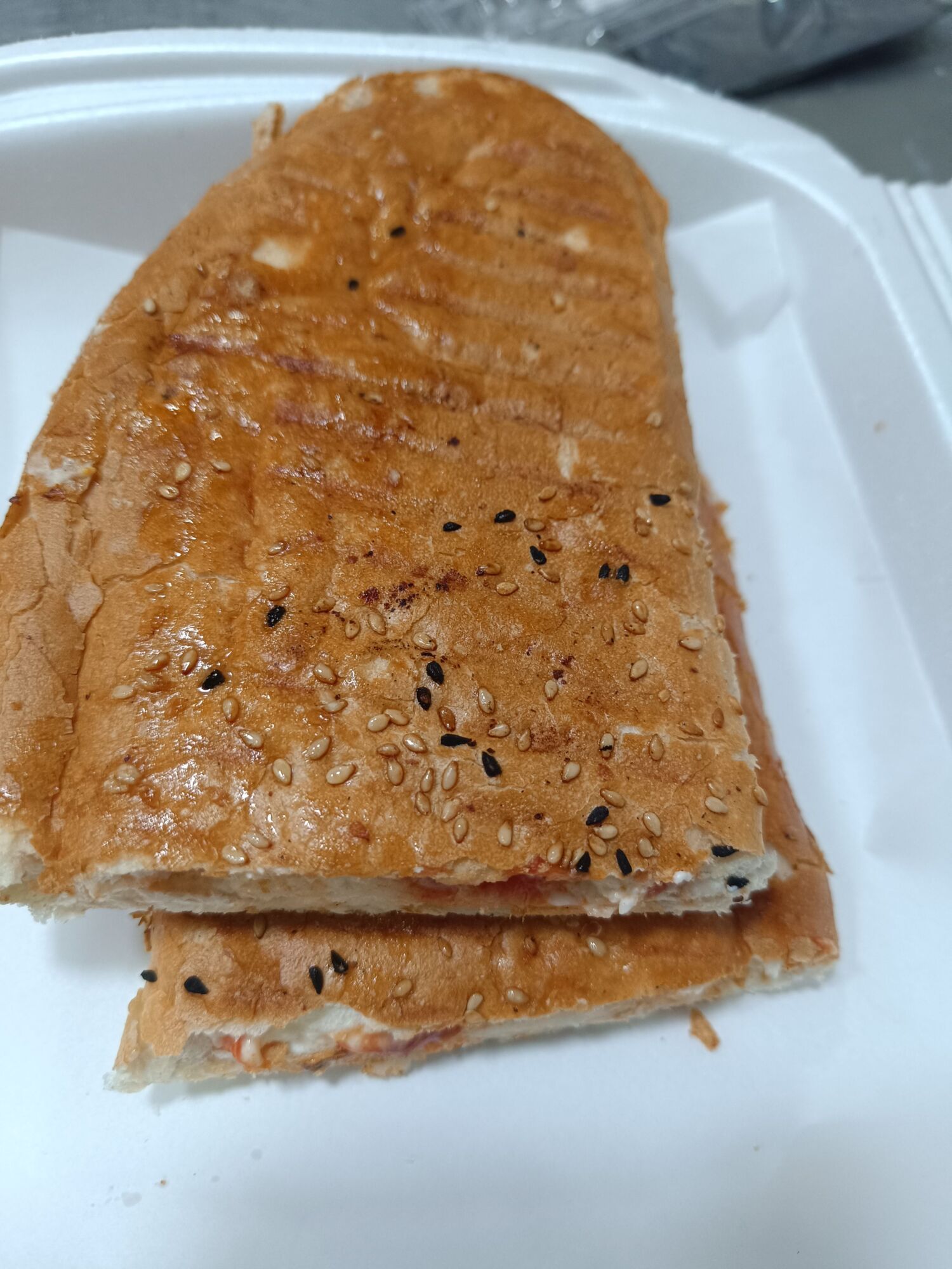 Beyaz Peynirli Domatesli Tost