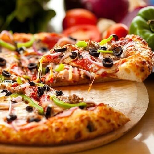 Kaşarlı Sebzeli Pizza