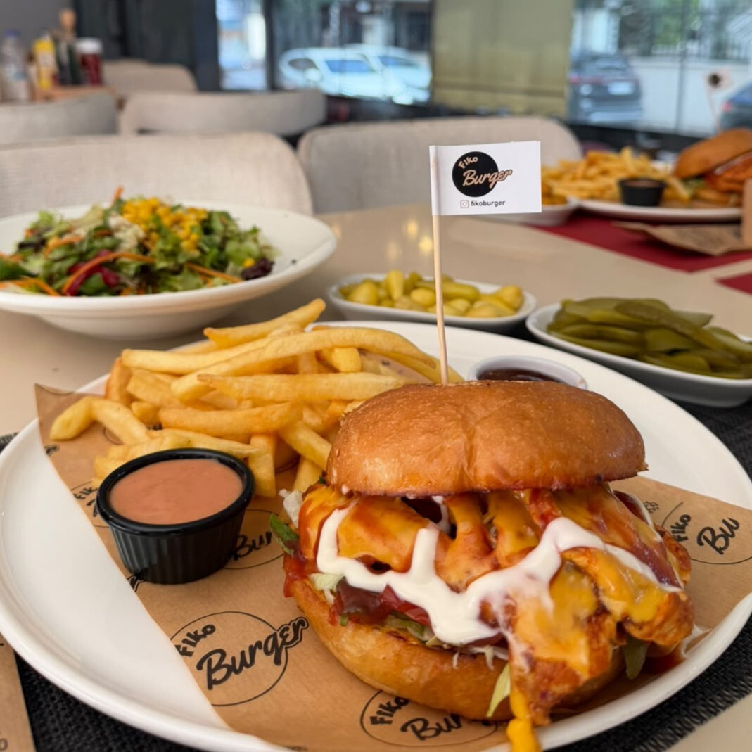 Fiko Tavuk Cheeseburger