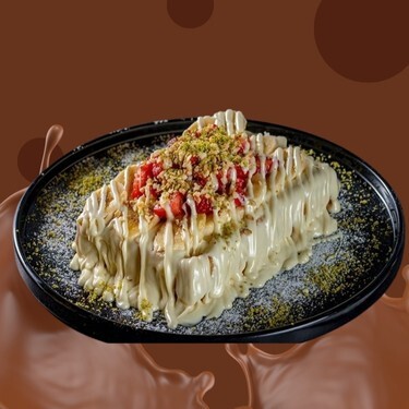 Beyaz Çikolatalı Muzlu & Çilekli Fıstıklı Waffle