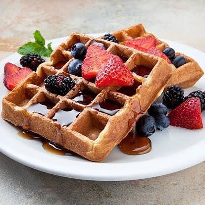 Çikolatalı Muzlu Çilekli Waffle
