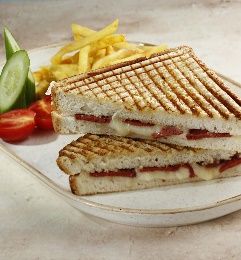 Sucuklu Kaşar Peynirli Tost