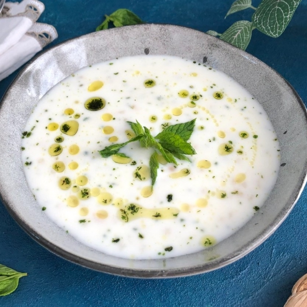 Ayranaşı çorbası (Soğuk servis edilmektedir)