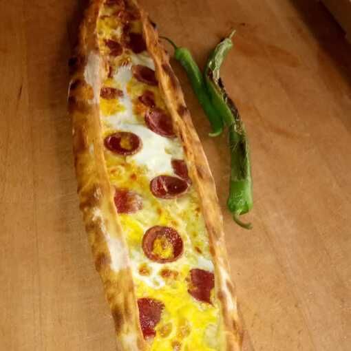Kaşarlı Sucuklu Yumurtalı Pide