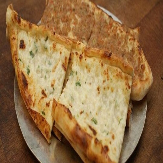 Kıymalı Peynirli Pide