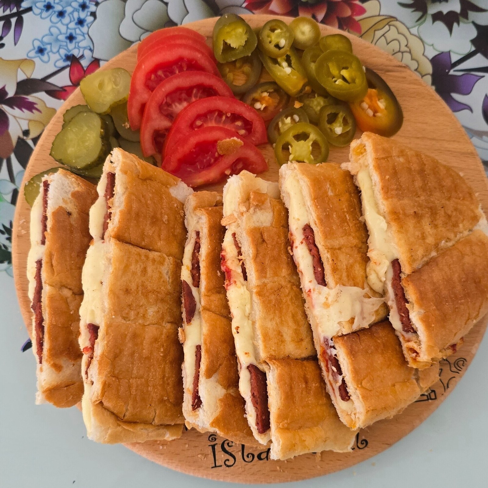 Yarım Ekmek Çift Kaşar Bol Döküm Sucuk