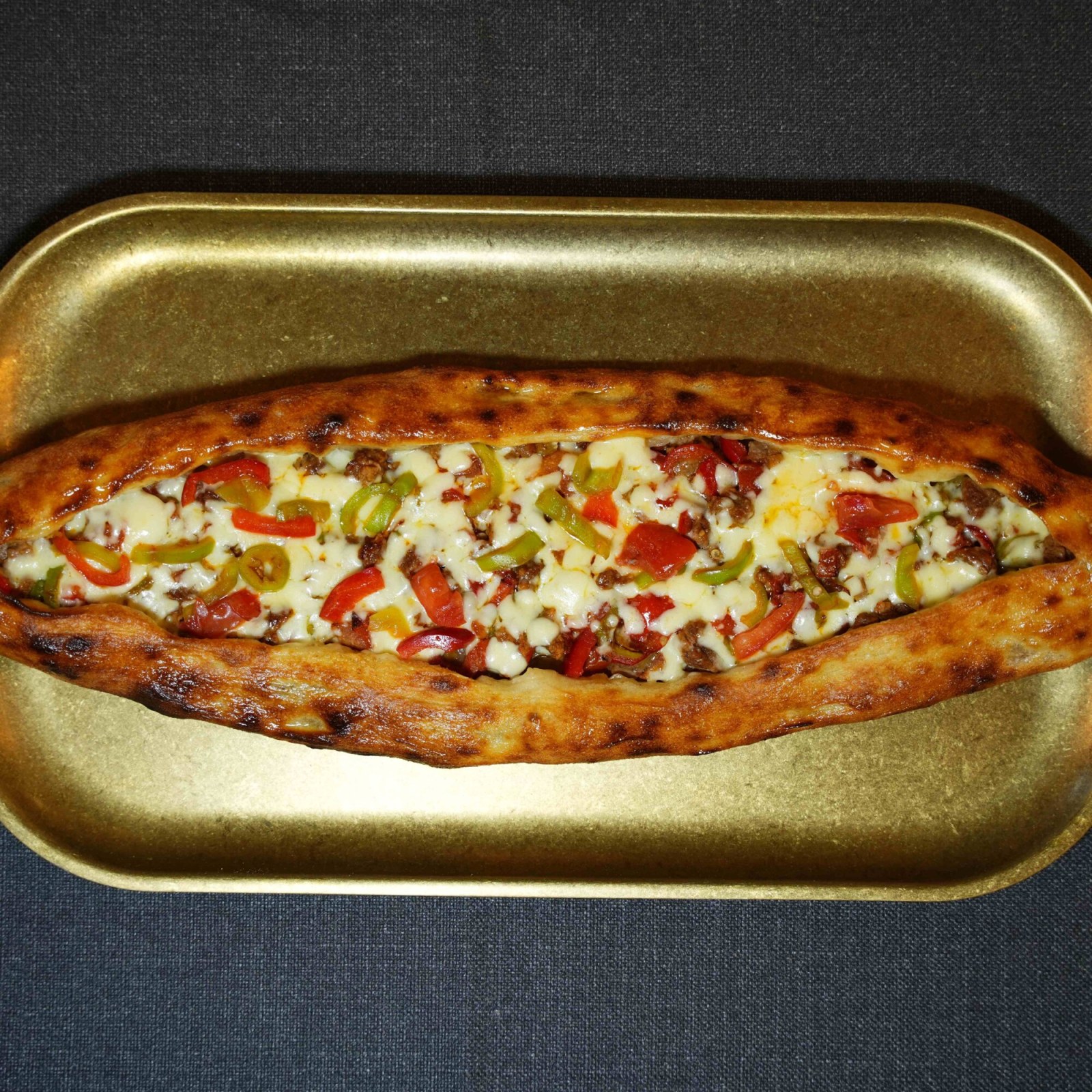 Kuşbaşılı Kaşarlı Pide