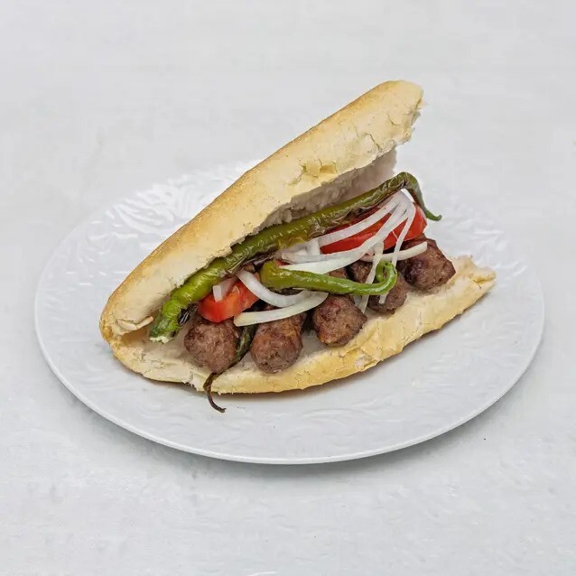 Yarım Ekmek Arası Biga Köfte