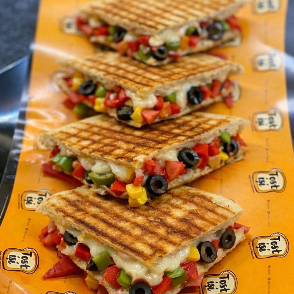 Tost İşi Özel Sebzeli