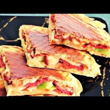 Kaşarlı Domatesli Bazlama Tost