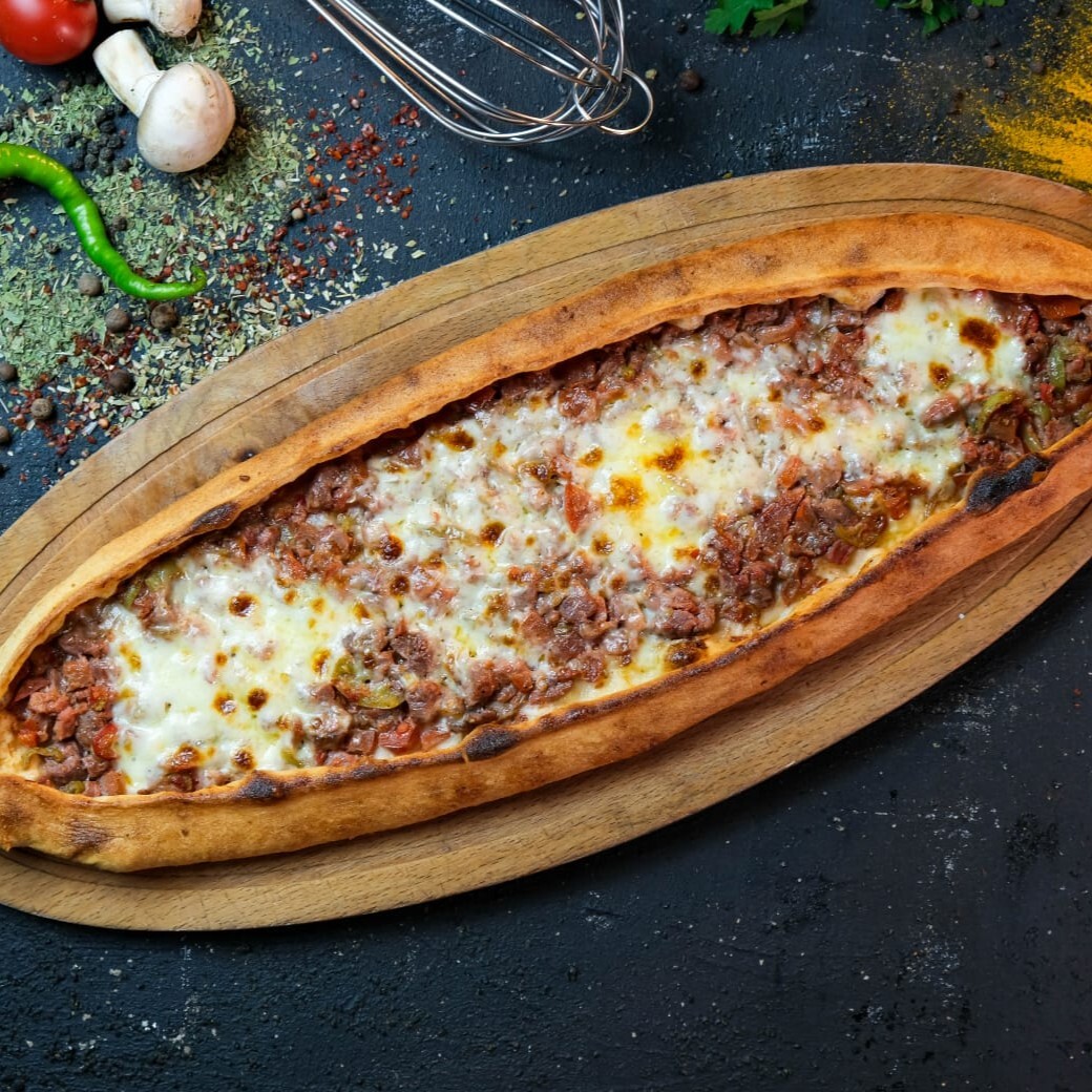 Kuşbaşılı Kaşarlı Pide