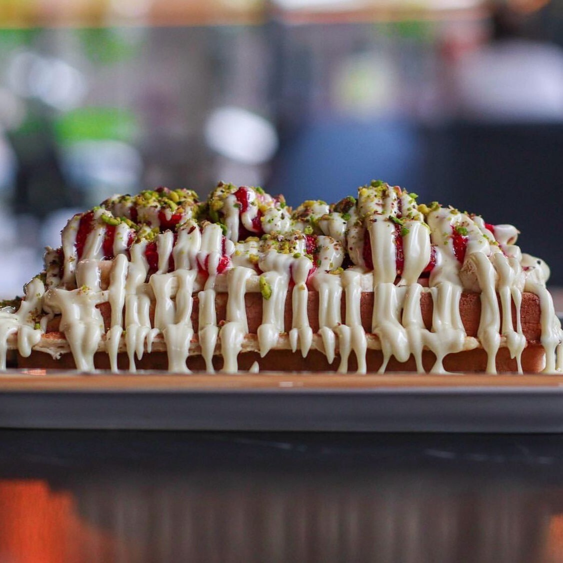 Beyaz Çikolatalı Muz & Çilek Waffle