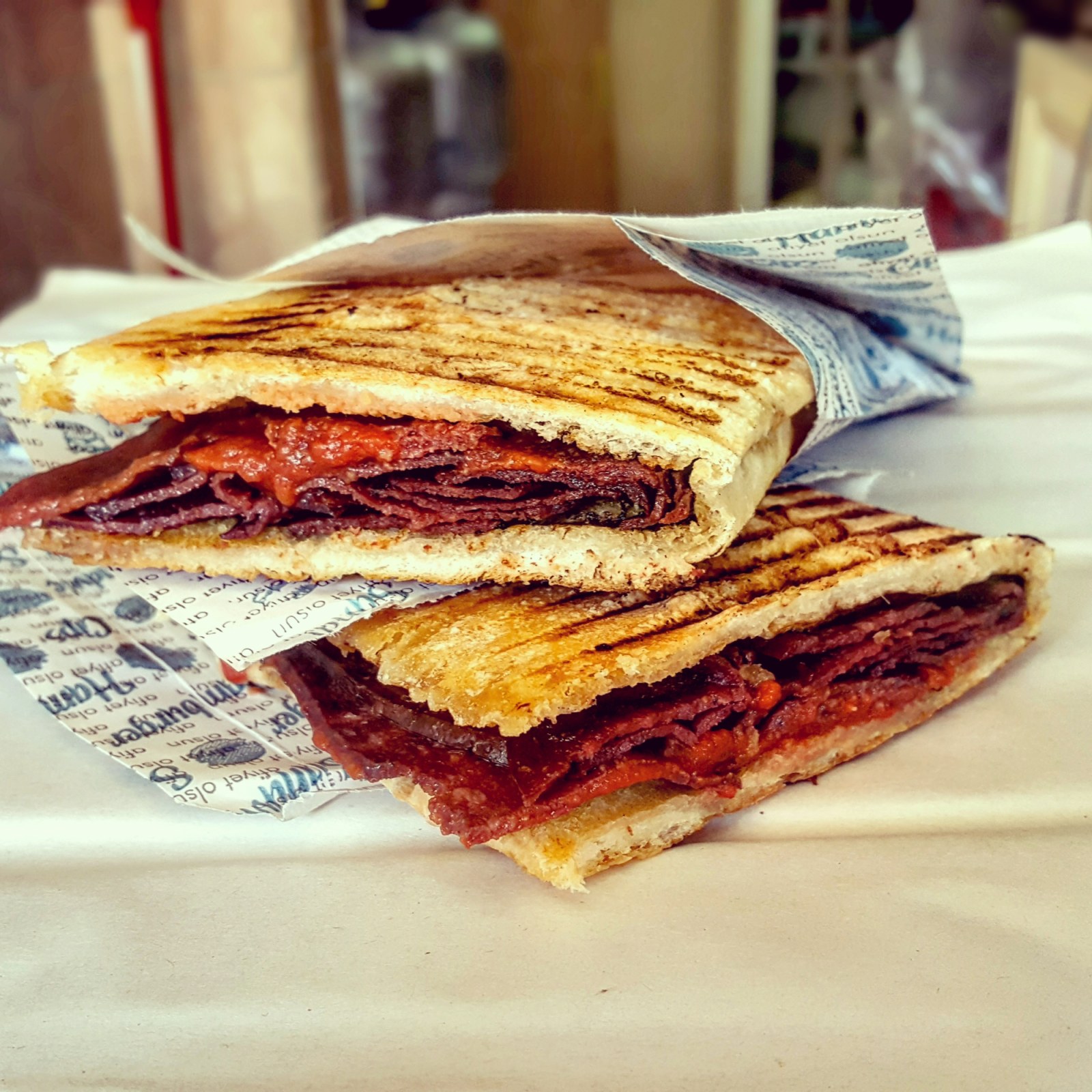 Yarım Ekmek Sucuklu Tost