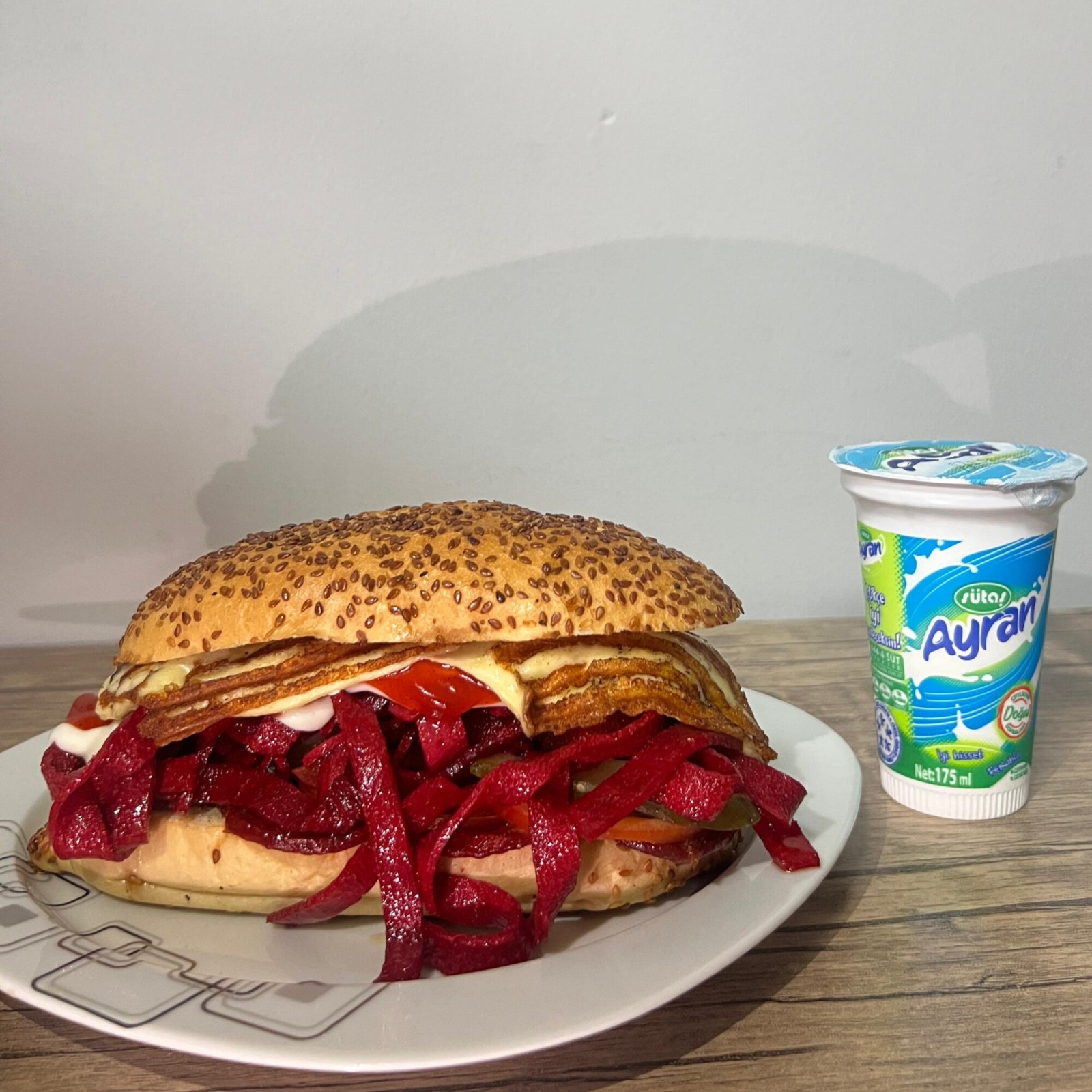 Acılı Kumru Sandviç + Ayran (175 ml)
