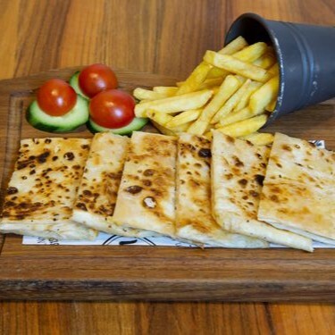 Kaşarlı Sucuklu Gözleme ve Patates Kızartması