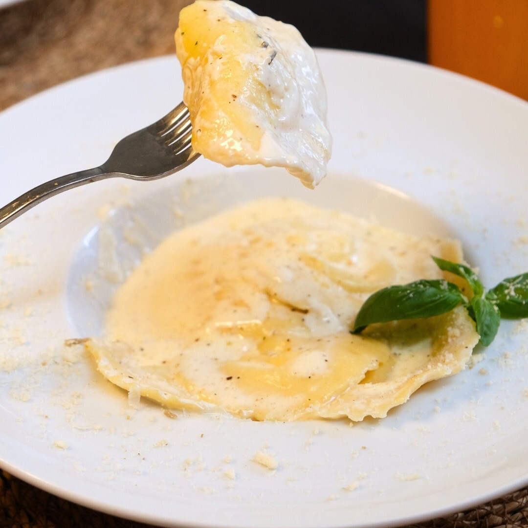 Beş Peynirli Ravioli + Salad