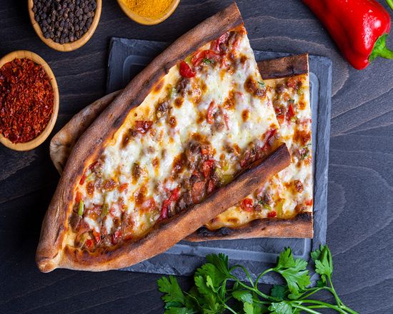 Kuşbaşılı Kaşarlı Pide