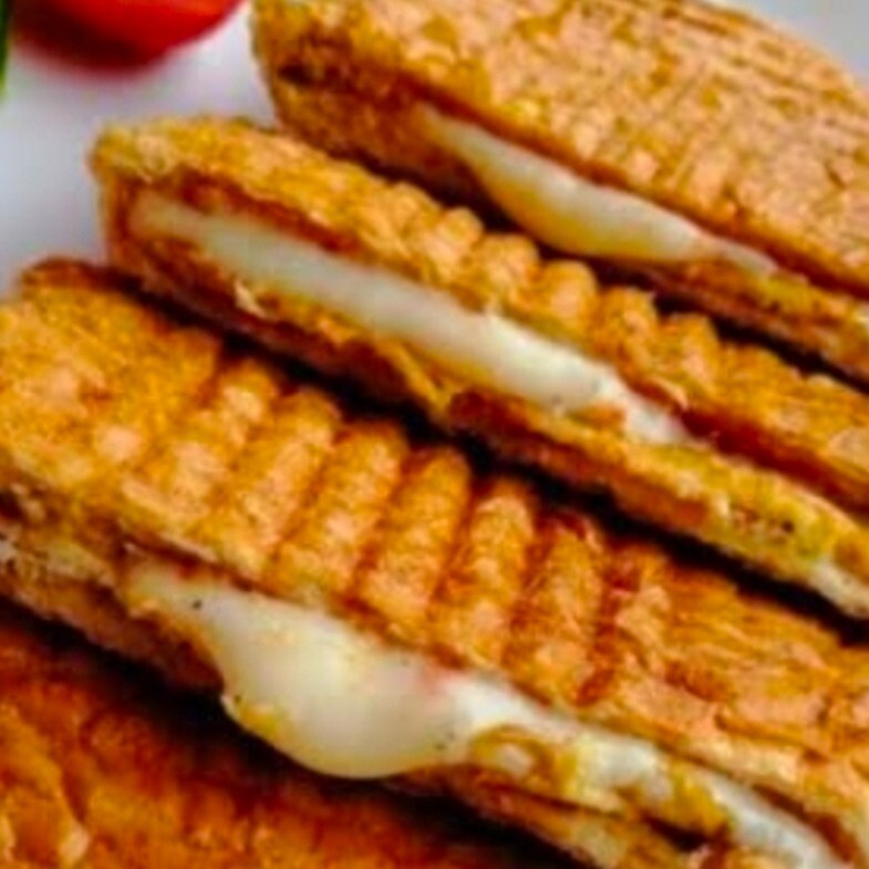 Üç Çeyrek Ekmek Zeytin Ezmeli Beyaz Peynirli Tost
