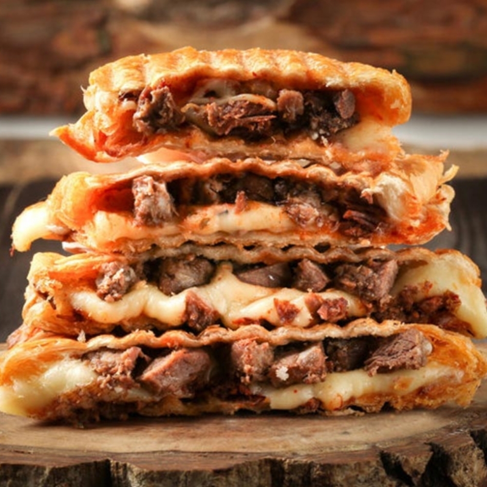Kavurmalı Kaşarlı Tost