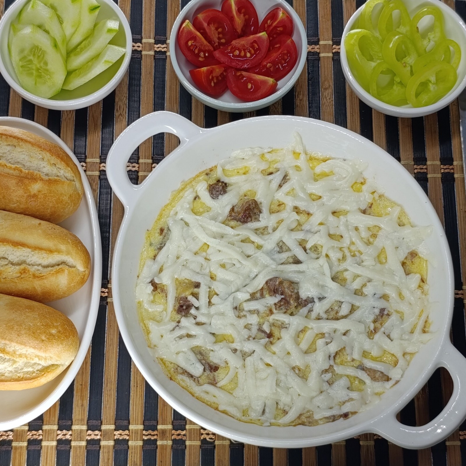 Kavurmalı Kaşarlı Omlet