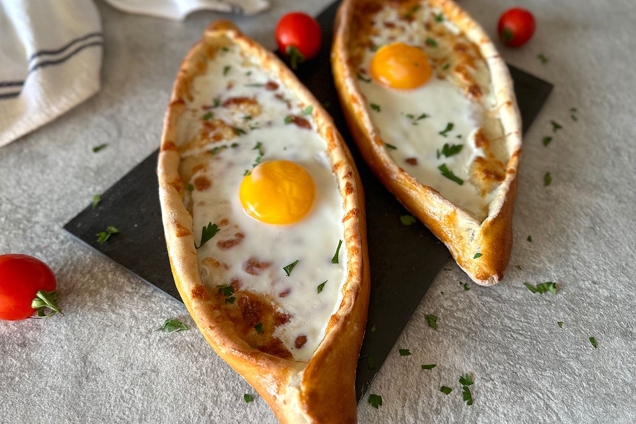 Kaşarlı Yumurtalı Pide