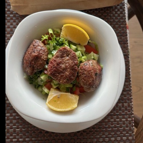 Köfteli Salata
