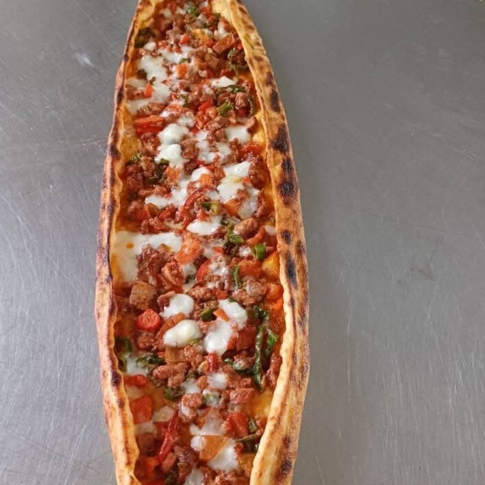 Kuşbaşılı Kaşarlı Pide