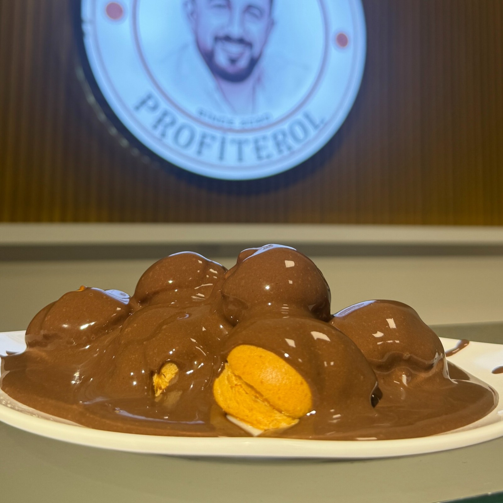 Sütlü Çikolatalı Profiterol (900 Gr.)