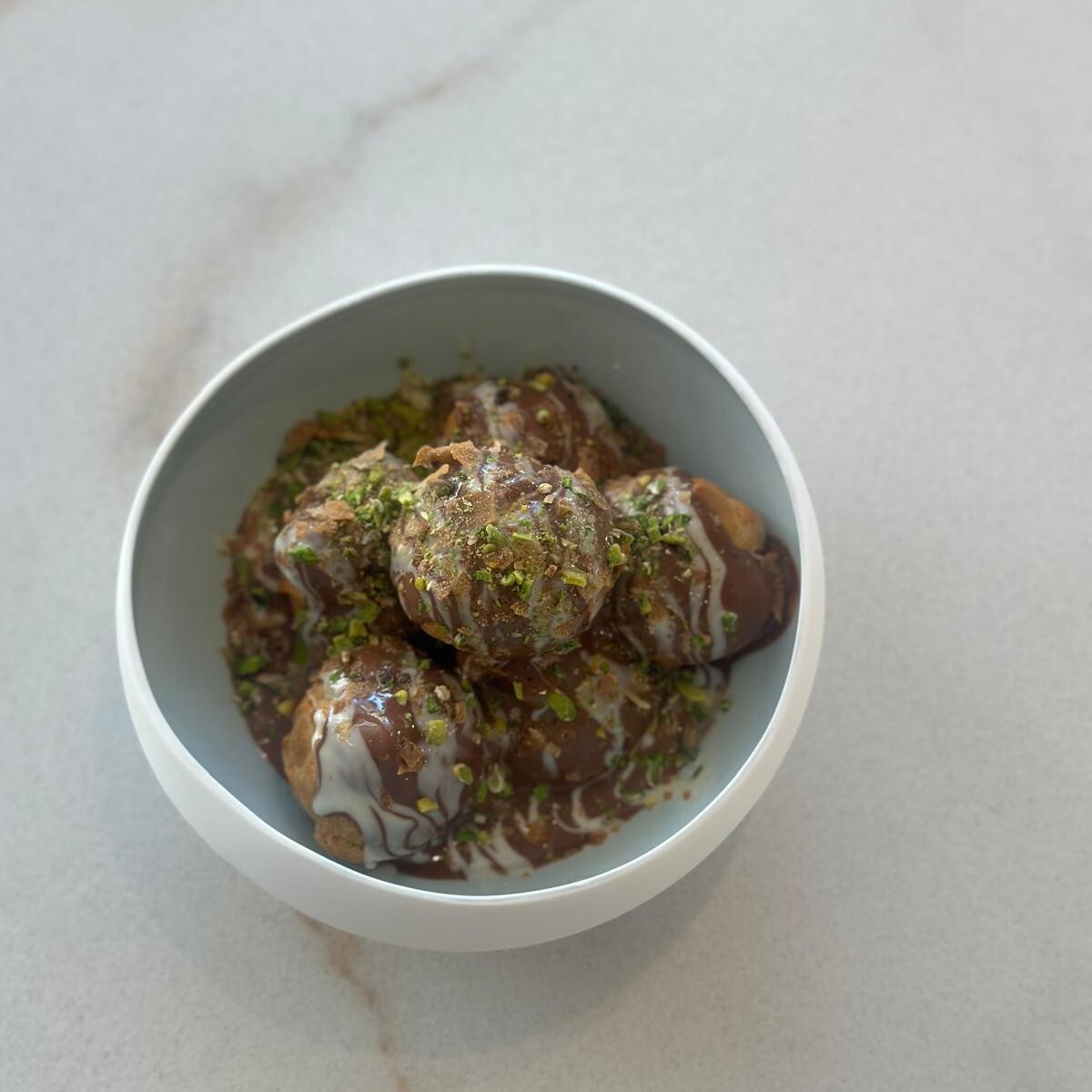 Altılı Profiterol ( Profiterolün Büyüklüğüne göre 4-6 adet)