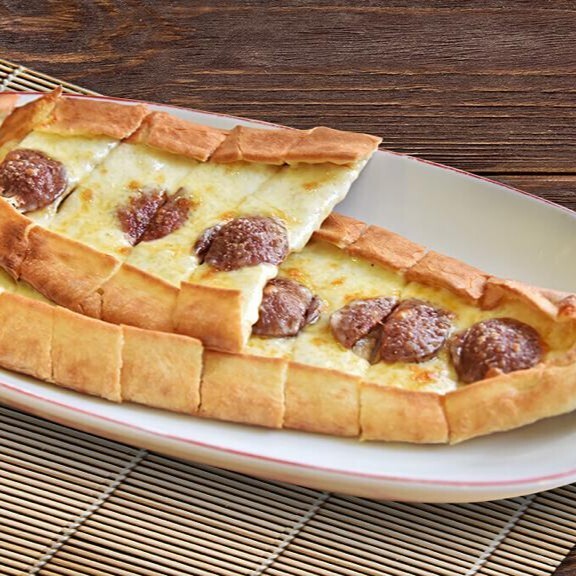 Sucuklu Kaşarlı Pide