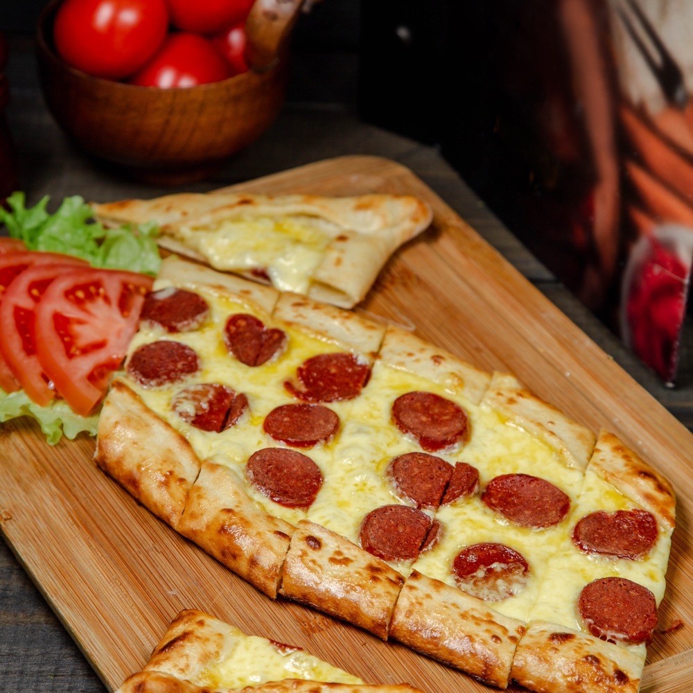 Kaşarlı Sucuklu Pide
