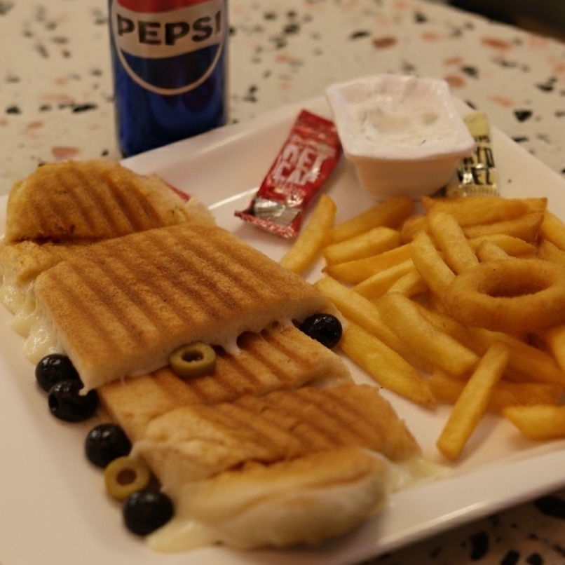 Zeytinli Tost Menü