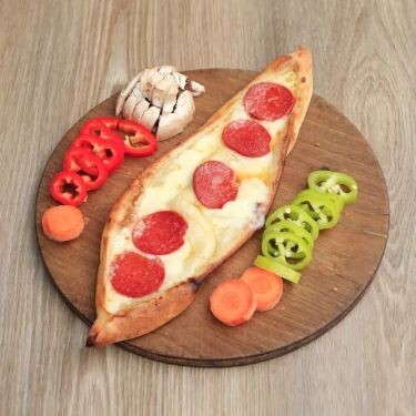 Sucuklu Kaşarlı Karadeniz Pidesi